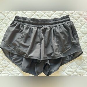 Hotty Hot High-Rise Lined Short 2.5" in Black in Size 4